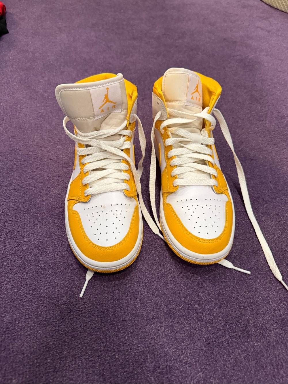 Nike Air Jordan Mid-Top Sneakers - White/Yellow